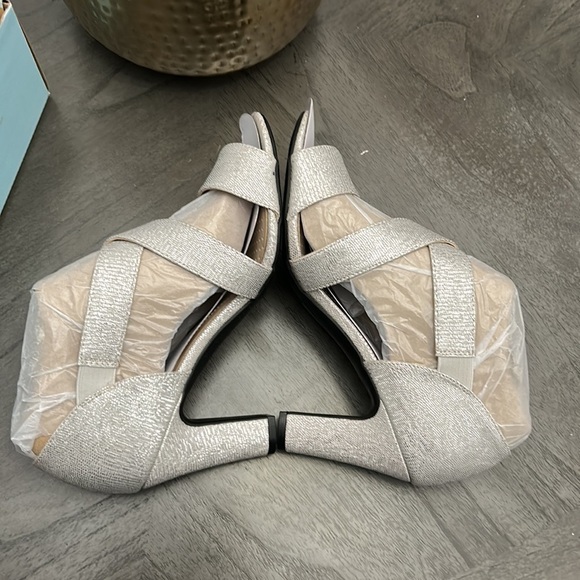 LifeStride Carlyle Peep Toe Pump (WIDE) - Picture 7 of 11